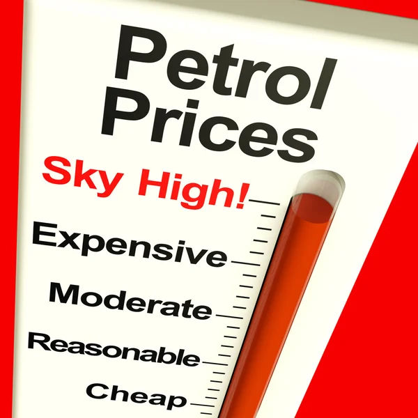 Precios de la gasolina Sky High Monitor que muestra los elevados gastos de combustible —  Fotos de Stock