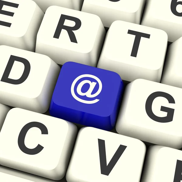 E-mail komputera klucz pod kątem e-maila lub skontaktowanie się z — Zdjęcie stockowe