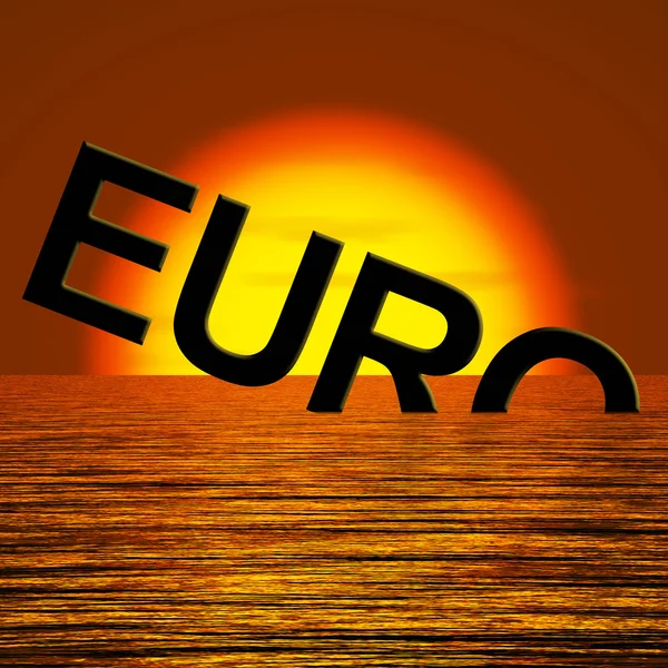 Euro palabra hundimiento y puesta de sol mostrando depresión recesión y ecc — Foto de Stock
