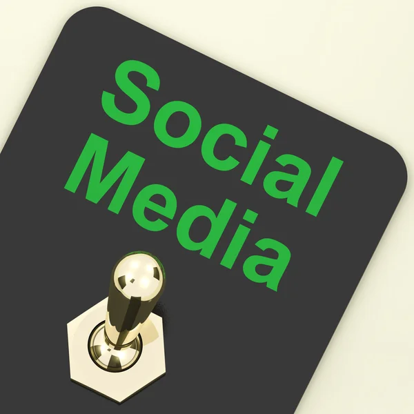 Przełącznik mediów społecznych pokazuje różne rodzaje informacji w Internecie — Zdjęcie stockowe