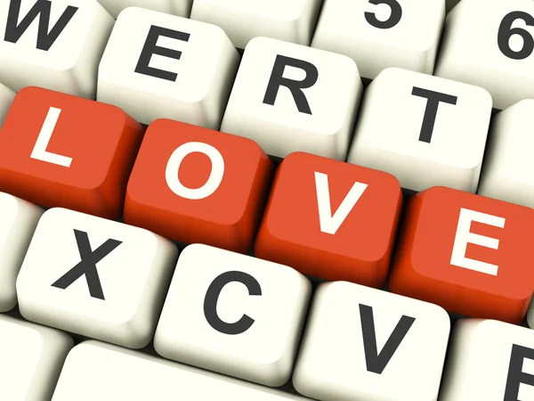 Aşk ve sevgi dolu romantik Sevgililer için gösterilen bilgisayar anahtarları — Stok fotoğraf