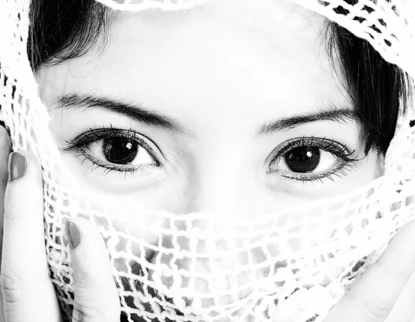 Mulher muçulmana com um véu na frente de seu rosto — Fotografia de Stock
