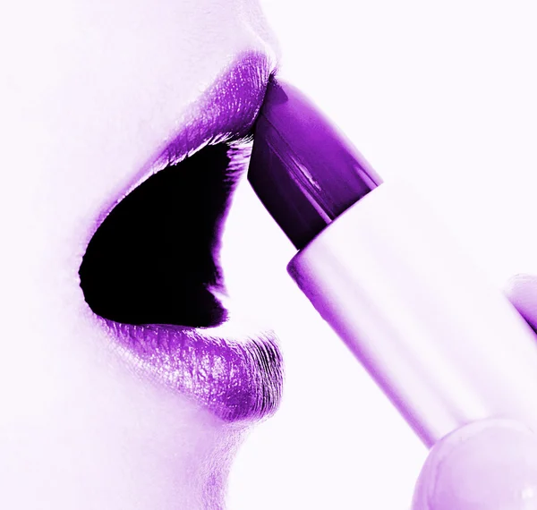 Applying Mauve Or Purple Lipstick To Her Lips — Stock Photo, Image