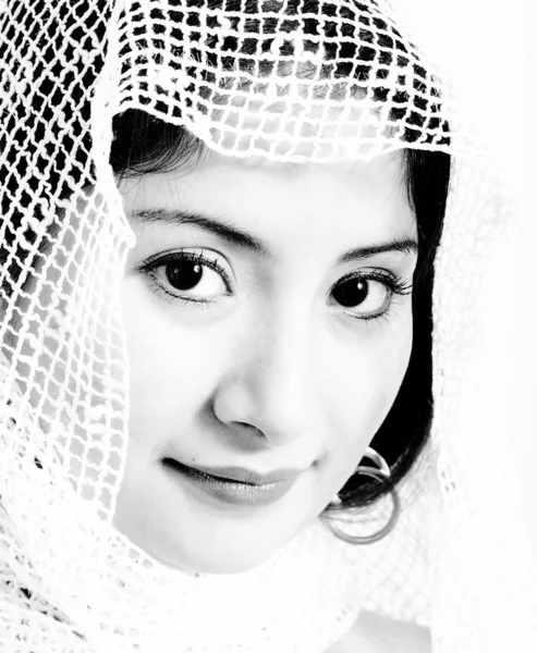 Donna musulmana etnica con un velo a rete — Foto Stock