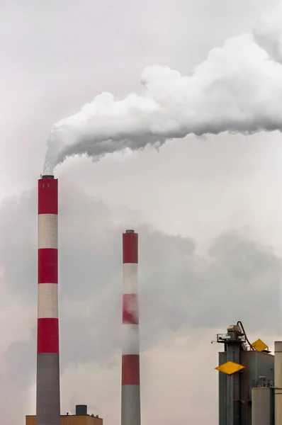 発電所から上る煙 — ストック写真