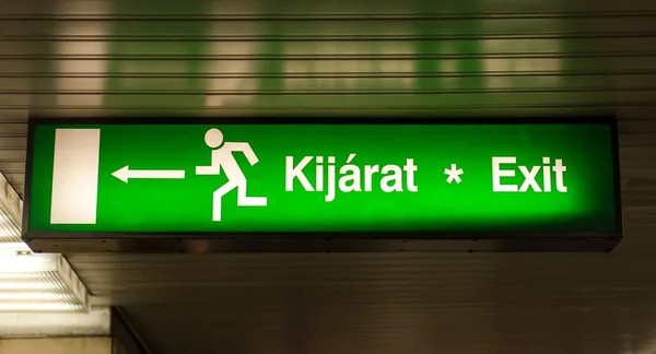 Exit sign in metro underground — Stock Photo, Image