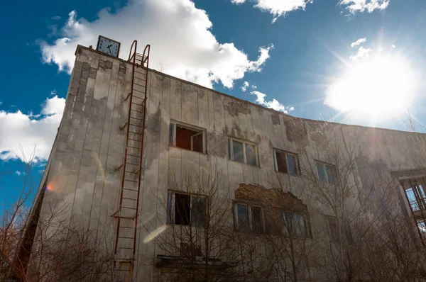 Edifício industrial abandonado em Chernobyl 2012 — Fotografia de Stock