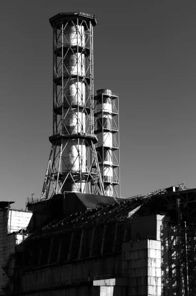 La central nuclear de Chernobyl, marzo 2012 en blanco y negro — Foto de Stock
