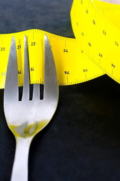 Proberen om wat gewicht verliezen door het eten van gezonde voeding — Stockfoto