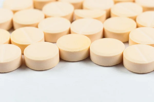 Texture di pillole mediche su sfondo bianco — Foto Stock