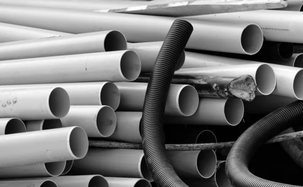 PVC-Rohre auf einer Baustelle — Stockfoto