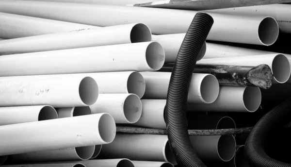 PVC-Rohre auf einer Baustelle — Stockfoto