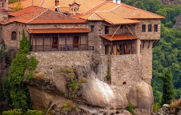 Edificio de piedra construido en una montaña —  Fotos de Stock