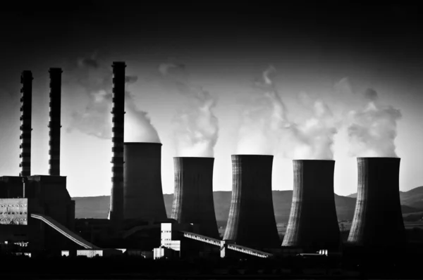 Fumes coming out of power plant — Stock Photo, Image