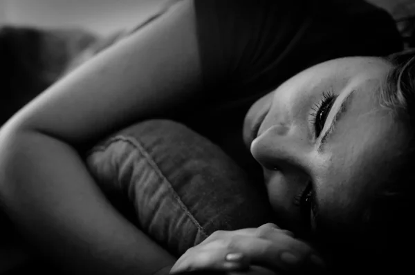 Giovane ragazza che dorme — Foto Stock