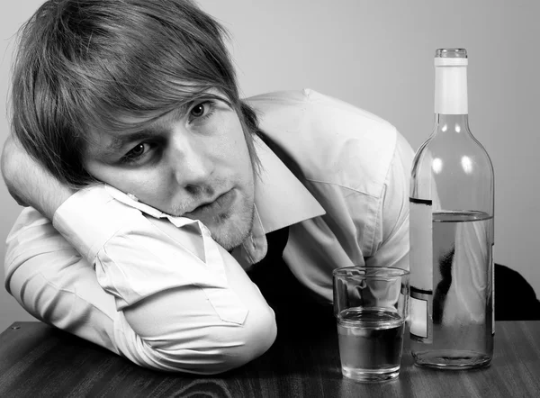 Ο άνθρωπος των επιχειρήσεων με το αλκοόλ — Φωτογραφία Αρχείου