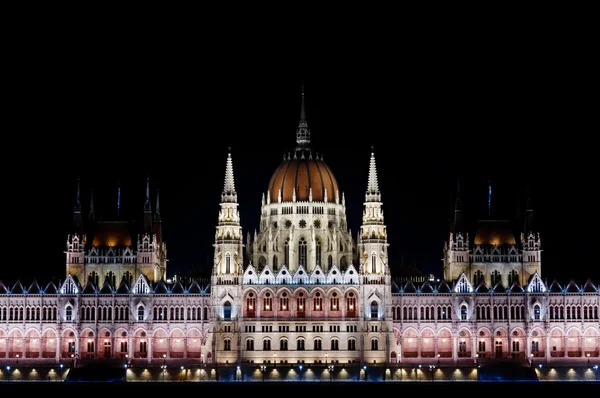 Foto van de Hongaarse parlament nachts — Stockfoto