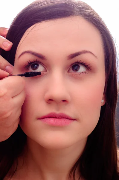 Mädchen bekommen Make-up — Stockfoto