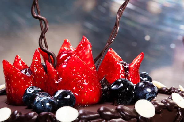 Leckere Früchte auf Kuchen — Stockfoto