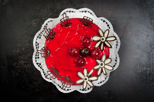 Вкусный десерт на тарелке — стоковое фото