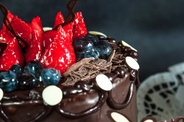 Delicious fruits on cake — Stock Photo, Image