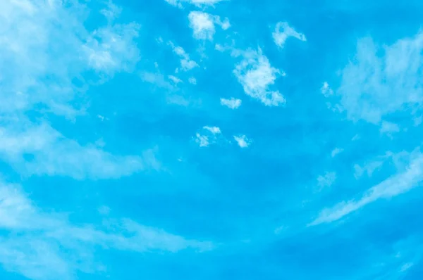Diep blauwe hemel — Stockfoto