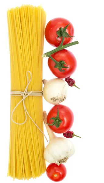 stock image Spaghetti, cherry tomatoes, onions, garlic, bay leaf, pepper on