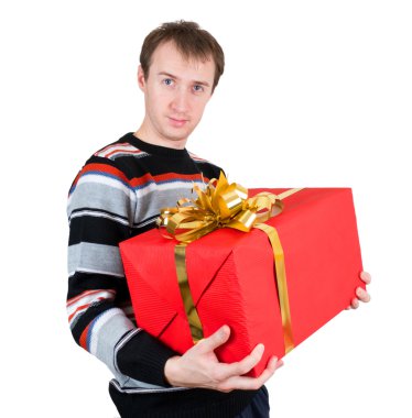 büyük bir hediye izole beyaz arka plan üzerinde tutan bir adam