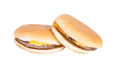 Beyaz arka plan üzerinde izole iki burger.