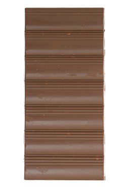 Beyaz arka plan üzerinde izole lezzetli çikolata