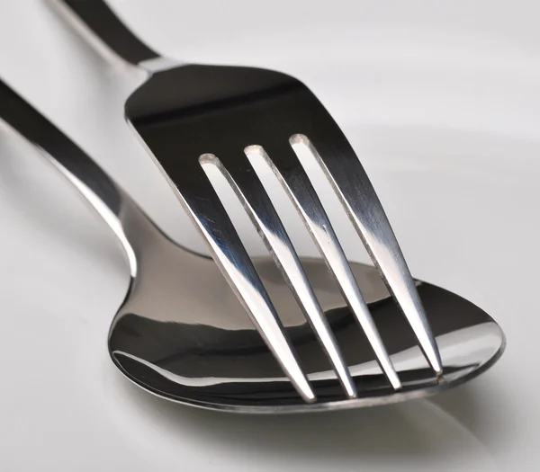 Forchetta e cucchiaio in metallo argento — Foto Stock