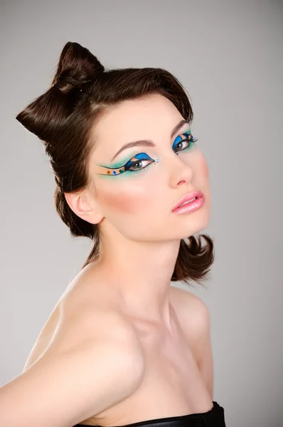 Mladá krásná žena s make-upem — Stock fotografie