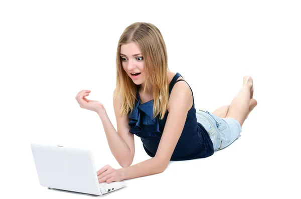Szép, fiatal lány, laptop, fehér háttér — Stock Fotó