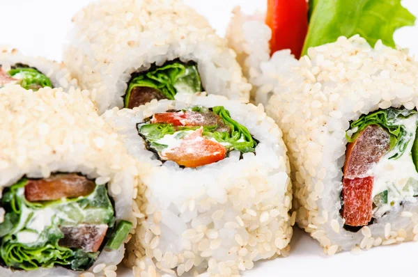 Sushi set s leawes salátem a paprikou — Stock fotografie