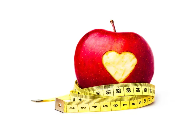 Roter Apfel mit Herz-Symbol — Stockfoto