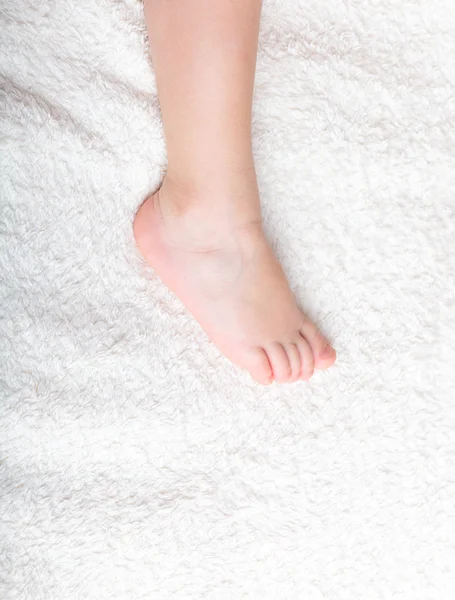 Детская ножка — стоковое фото