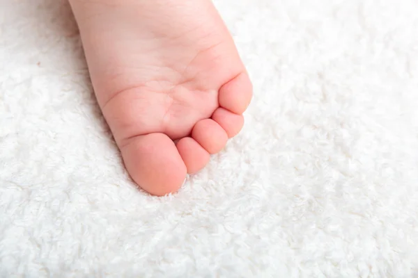 La pierna bonita del bebé — Foto de Stock