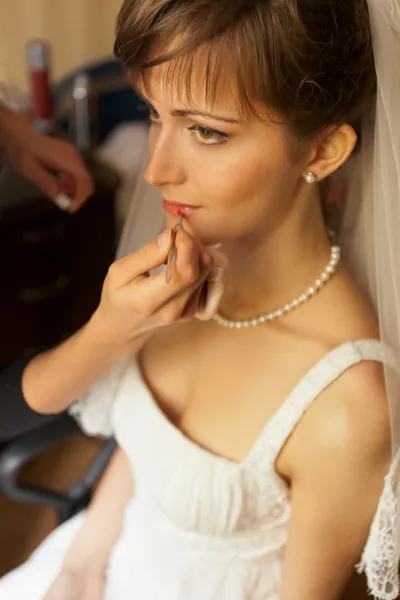 Bruden få make-up — Stockfoto
