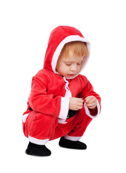 Retrato de pequeno bebê bonito na suíte vermelha de Santa isolado — Fotografia de Stock
