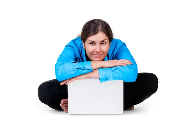 Mulher adulta com computador portátil — Fotografia de Stock