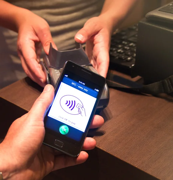 NFC - κοντά στην επικοινωνία τομέων / εύκολο να πληρώσει — Φωτογραφία Αρχείου