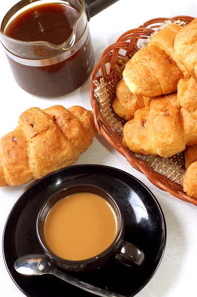 Cup of coffee with fresh croissants — Stock Photo, Image