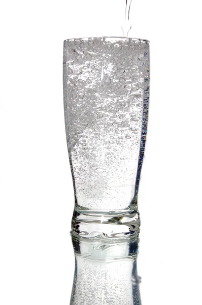 Склянка мінеральної води — стокове фото