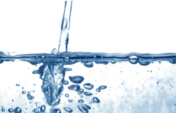 Голубая вода с пузырьками — стоковое фото