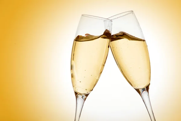 Två eleganta champagneglas — Stockfoto