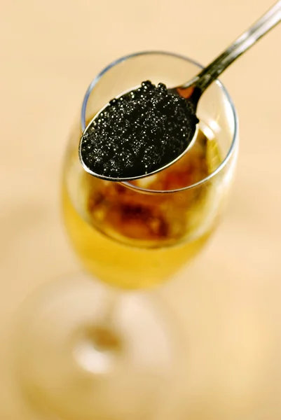 Caviar e champanhe — Fotografia de Stock