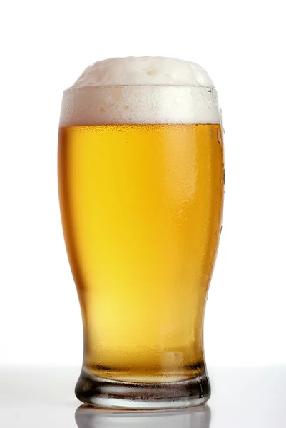 Glas Bier in Großaufnahme — Stockfoto