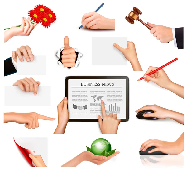 Conjunto de manos sosteniendo diferentes objetos de negocio Ilustración vectorial — Vector de stock