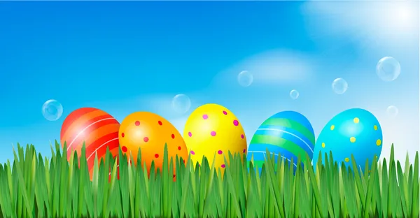 Fondo de Pascua Huevos de Pascua puesta en hierba verde bajo el cielo azul Vector — Archivo Imágenes Vectoriales