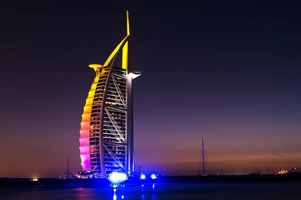 Dubai éjszakai jelenet — Stock Fotó